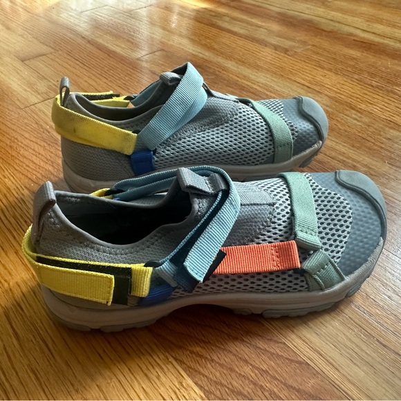 Teva Outflow Universal Water Shoe | Kids size 3 | Rainbow - Picture 5 of 6